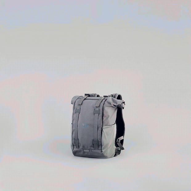 ロールトップを開閉して容量を調整するCommute Pack